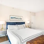 Lux Dtown Penthouses 9bd-9ba Sleep 25 Parking, Pool, Gym *