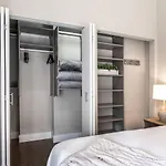 Apartment Lux Dtown Penthouses 9bd-9ba Sleep 25 Parking, Pool, Gym *