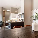 Lux Dtown Penthouses 9bd-9ba Sleep 25 Parking, Pool, Gym Apartment *