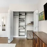 Lux Dtown Penthouses 9bd-9ba Sleep 25 Parking, Pool, Gym Chicago