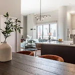 Apartment Lux Dtown Penthouses 9bd-9ba Sleep 25 Parking, Pool, Gym *