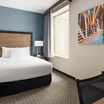 La Quinta Inn & Suites By Wyndham Chicago Downtown