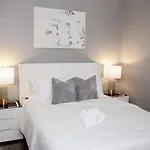 Sleeps7 • 2Br • Coffee Station • Backyard W/ Grill