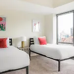 Kasa South Loop Aparthotel