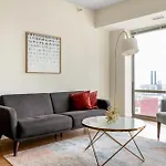Kasa South Loop Aparthotel