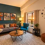 Mccormick Place 420 Friendly 3br In Downtown With Optional Parking Sleeps 8 Guests Near Soldier Field, Grant Park And Lakefront Trail