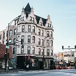 The Neighborhood - Lincoln Park Hotel *