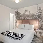 The Neighborhood - Lincoln Park Hotel Chicago