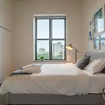 Spacious 3Br Corner Stay With Optional Parking And Gym Access Near Mccormick Place, Grant Park And Soldier Field