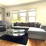 Prime Location - Cozy 3Bd Near Downtown! Free Parking & Fast Wifi!