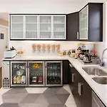 House 5863- Chicago's Premier Bed & Breakfast Chicago