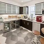 House 5863- Chicago's Premier 4*