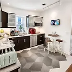 House 5863- Chicago's Premier Bed & Breakfast Chicago
