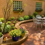 Bed & Breakfast House 5863- Chicago's Premier Chicago