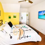 Bed & Breakfast House 5863- Chicago's Premier 4*