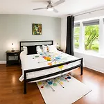 House 5863- Chicago's Premier Bed & Breakfast Chicago