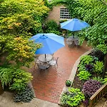 Bed & Breakfast House 5863- Chicago's Premier Chicago