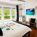 House 5863- Chicago's Premier 4* Chicago