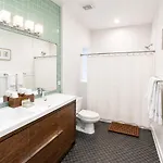 Bed & Breakfast House 5863- Chicago's Premier Chicago