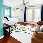 House 5863- Chicago's Premier Bed & Breakfast Chicago