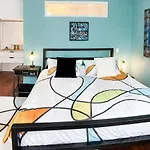 House 5863- Chicago's Premier 4* Chicago