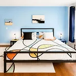 House 5863- Chicago's Premier Bed & Breakfast Chicago