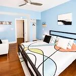 House 5863- Chicago's Premier 4* Chicago
