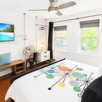House 5863- Chicago's Premier Bed & Breakfast 4*