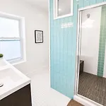 Bed & Breakfast House 5863- Chicago's Premier Chicago
