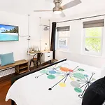 House 5863- Chicago's Premier Bed & Breakfast Chicago