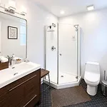 Bed & Breakfast House 5863- Chicago's Premier Chicago