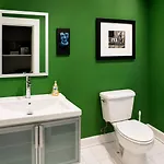 Bed & Breakfast House 5863- Chicago's Premier