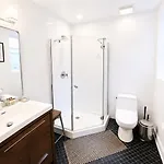 Bed & Breakfast House 5863- Chicago's Premier Chicago