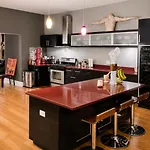 House 5863- Chicago's Premier 4* Chicago