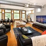 Bed & Breakfast House 5863- Chicago's Premier