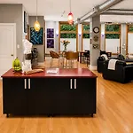 Bed & Breakfast House 5863- Chicago's Premier Chicago