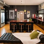 Bed & Breakfast House 5863- Chicago's Premier