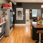 Bed & Breakfast House 5863- Chicago's Premier 4*