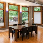 House 5863- Chicago's Premier Bed & Breakfast Chicago