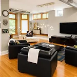 House 5863- Chicago's Premier Bed & Breakfast 4*