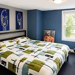 House 5863- Chicago's Premier 4*