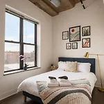 Spacious And Luxurious 3Br Near Mccormick Place And Soldier Field With Optional Parking - Sleeps 10