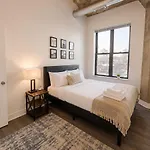 Spacious And Luxurious 3Br Near Mccormick Place And Soldier Field With Optional Parking - Sleeps 10