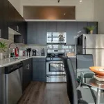 2br Perfect For Convention And Business Trips Near Mccormick Place, Arena, Soldier Field And Grant Park Apartment *