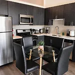 South Loop Chicago 2Br Retreat With Skyline View And Optional Parking For 8 Guests Near Mccormick Place And Soldier Field