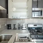 Mccormick Place Beautiful 2Br Apartment With Optional Parking Sleeps Up To 8 Near Soldier Field, Grant Park And Lakefront Trail