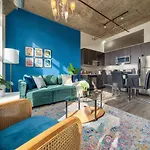 Mccormick Place Beautiful 2Br Apartment With Optional Parking Sleeps Up To 8 Near Soldier Field, Grant Park And Lakefront Trail