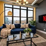 Mccormick Place Stylish Corner Suite With Optional Parking And Gym Access Sleep 6 In South Loop Chicago