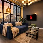 Mccormick Place Stylish Corner Suite With Optional Parking And Gym Access Sleep 6 In South Loop Chicago