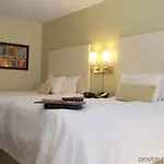 Hampton & Chicago-downtown 3*